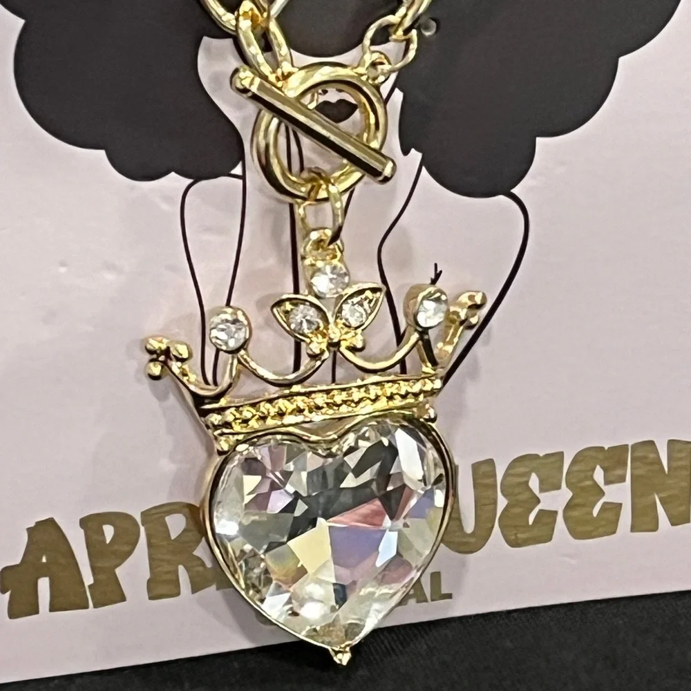 NWT Gold Tone Queen Crown Heart Pendant Toggle Necklace